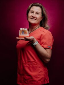 Iwona Gajewska – lekarz stomatolog w gabinecie Dentart