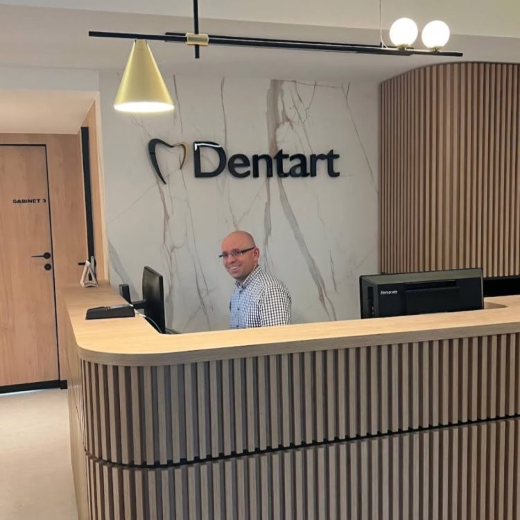 Recepcja gabinetu stomatologicznego Dentart w Otrębusach